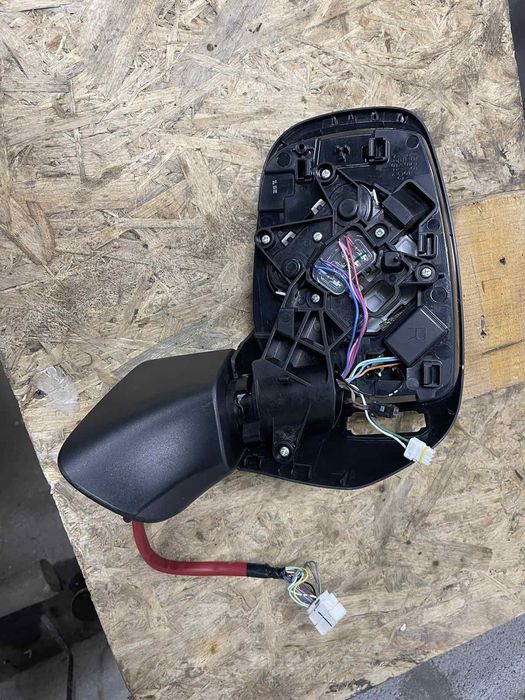 Продам дзеркало на Subaru Legacy Outback