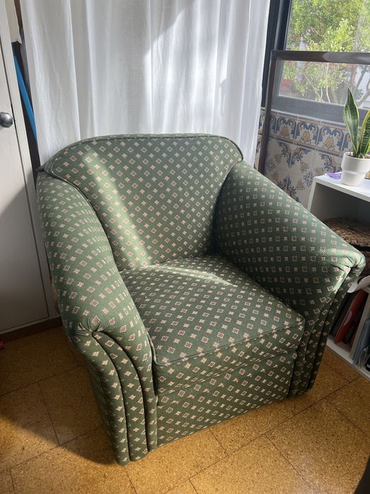 Cadeirão de tecido verde