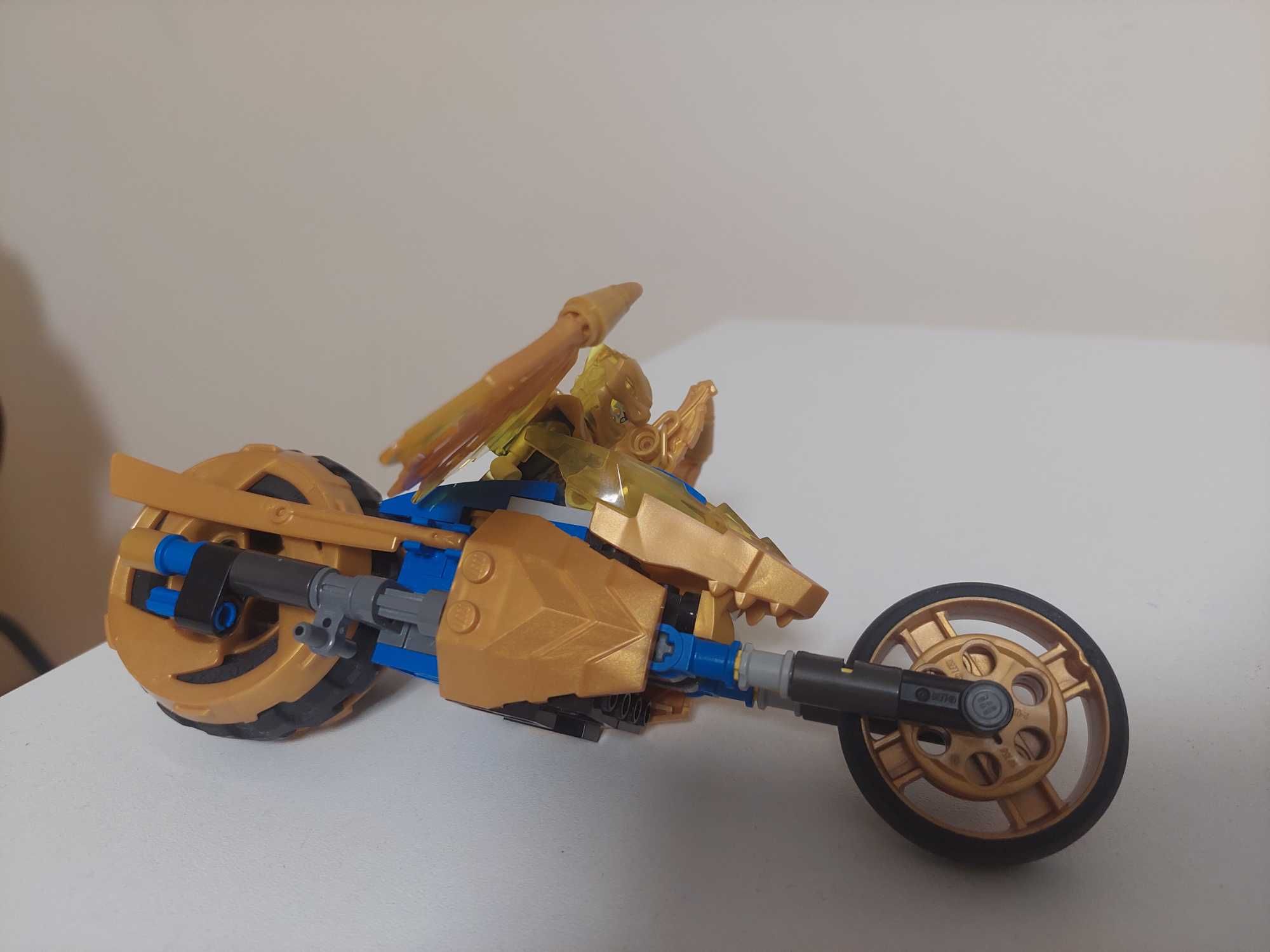 LEGO Ninjago 71768 - Złoty smoczy motocykl Jaya