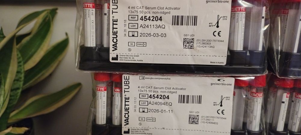 24 fabrycznie nowe, oryginalnie zamknięte opakowania probówek 4 ml (VA