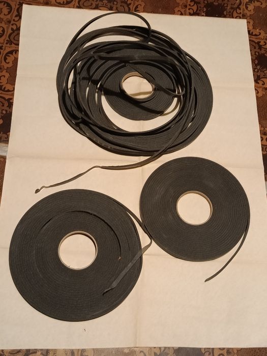 Продам ущільнювач для дверей та вікон самоклеющийся поролоновий
