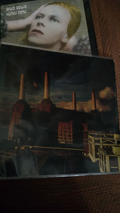 Pink Floyd 
Rolling Stones 
David Bowie 

 Capas e discos muito bom es
