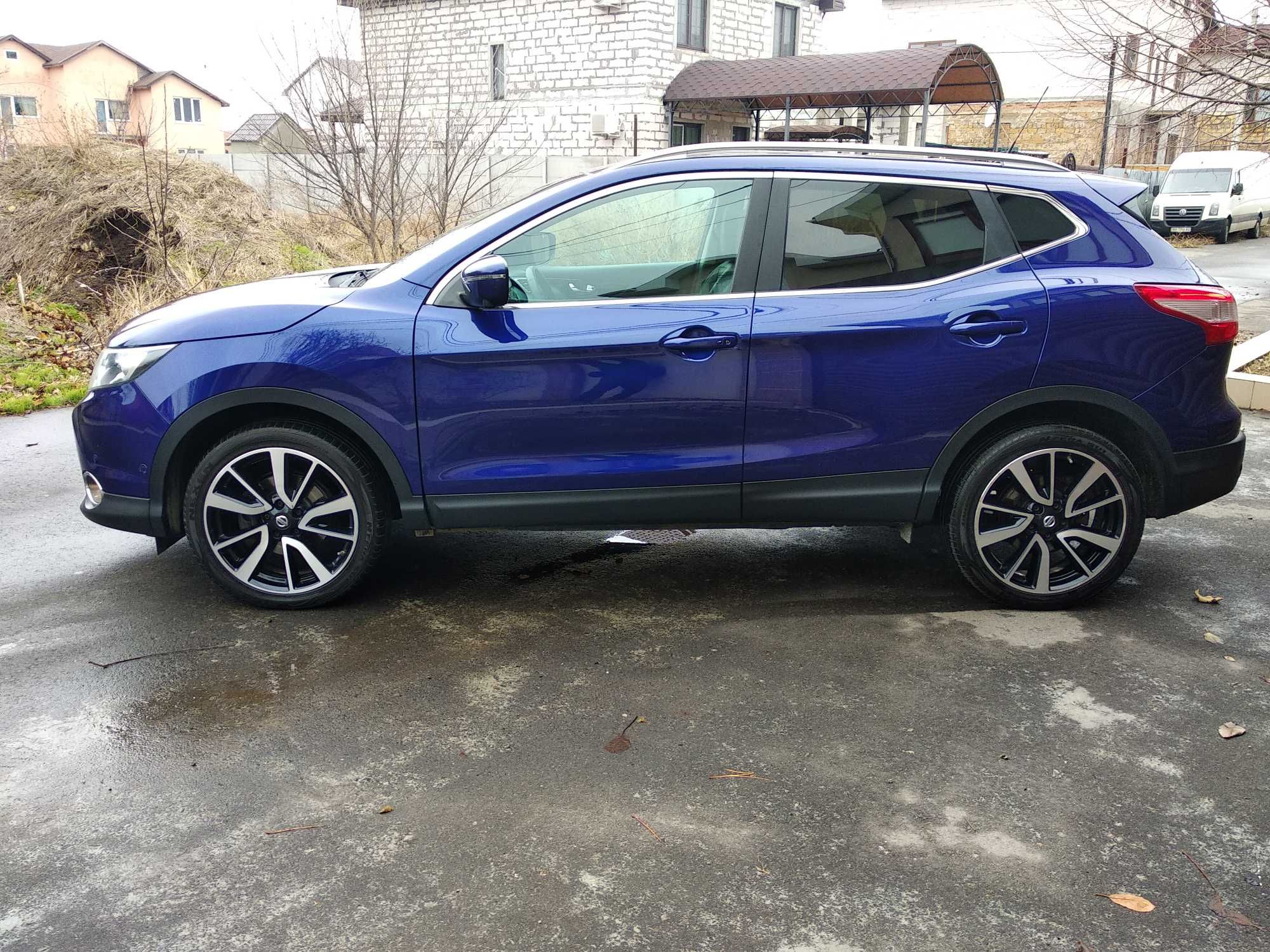 Автомобиль Nissan QASHQAI