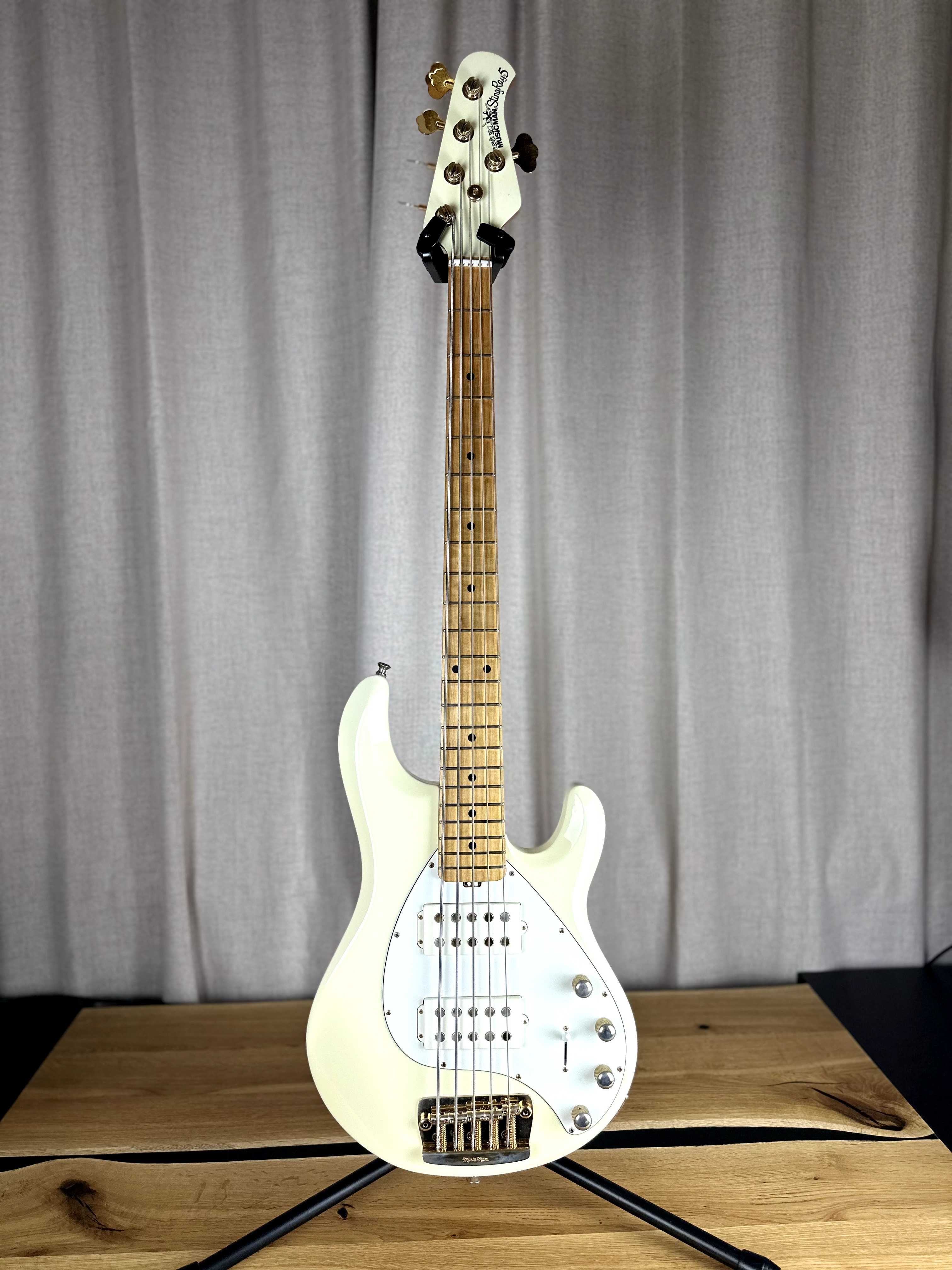 Music Man StingRay 5HH USA - Ivory White - Бас гітара