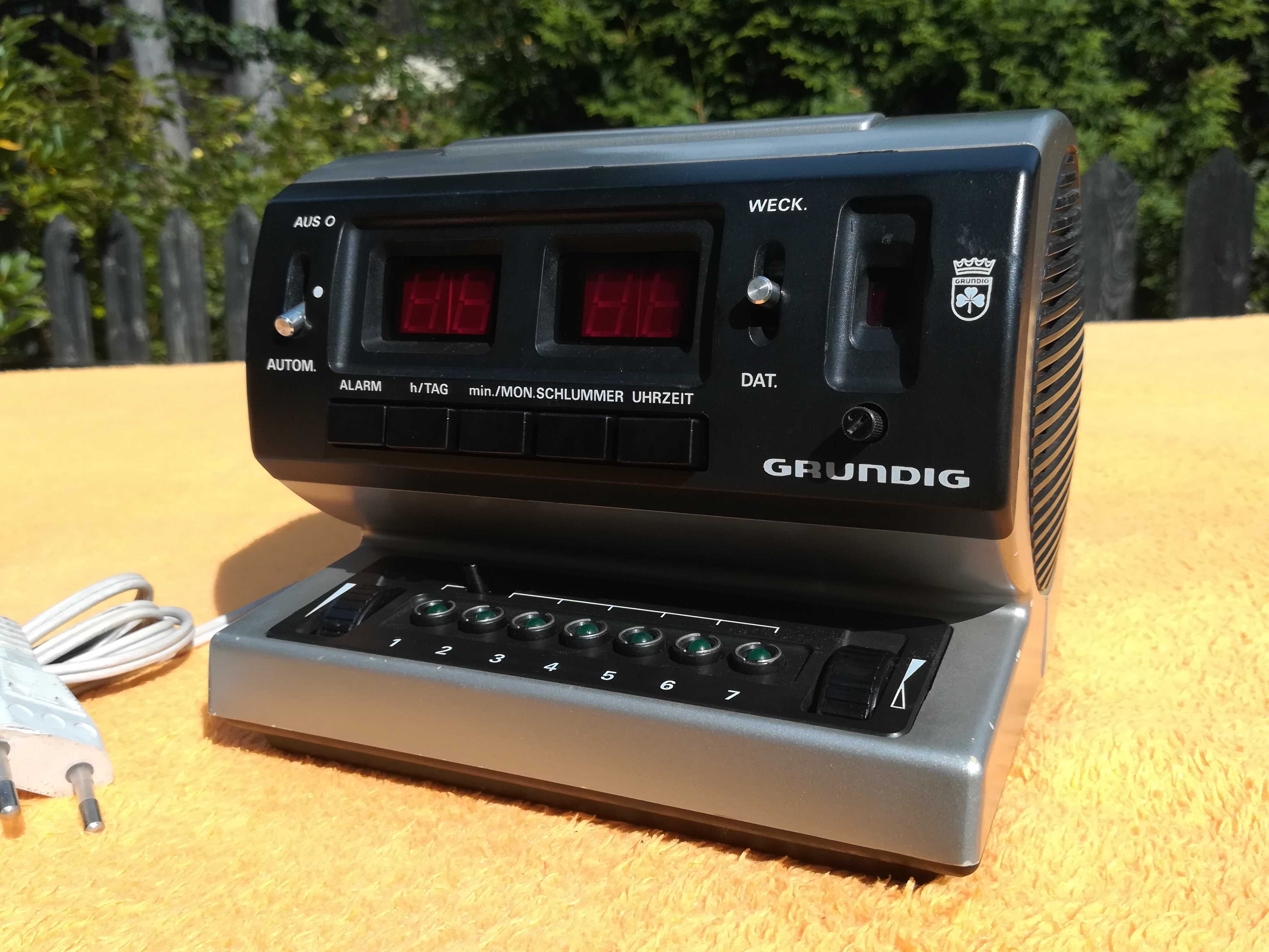 GRUNDIG Sono Clock 550 Piękny radiobudzik z 1976 r PRL