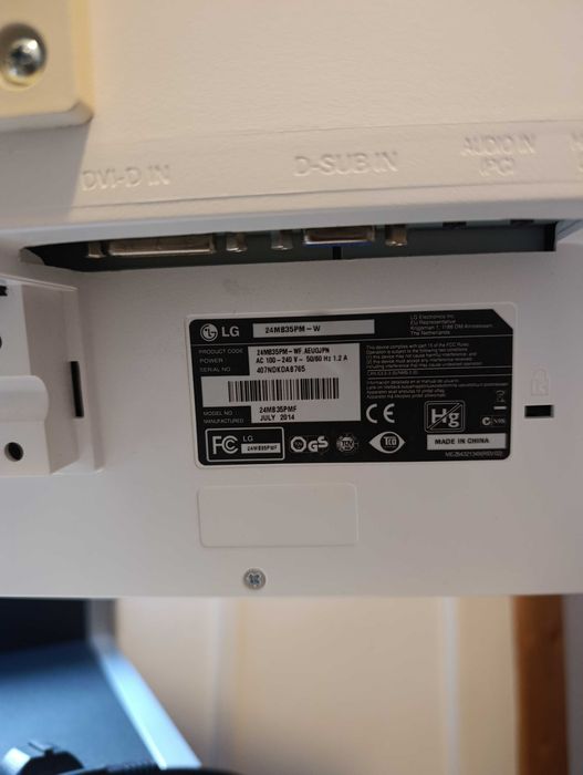 Monitory LCD białe 24'' idealne do pracy biurowej