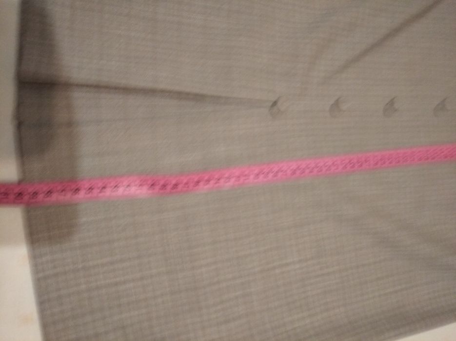 Світла спідниця в дрібну клітинку