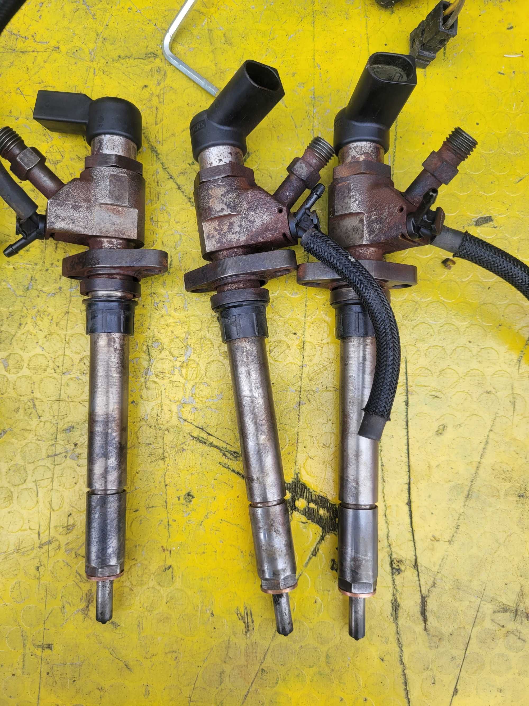 Wtryskiwacz wtryski Volvo v50 2,0  Hdi 96571  44580