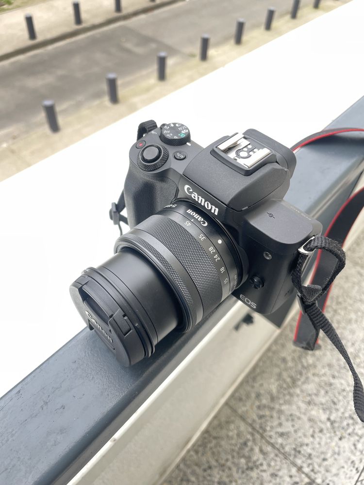 Canon Eos M50 WiFi/4k video/touch screen with 14-45mm lens and box