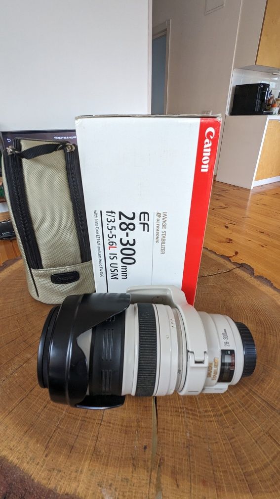 Canon EF 28-300 f 3.5-5.6