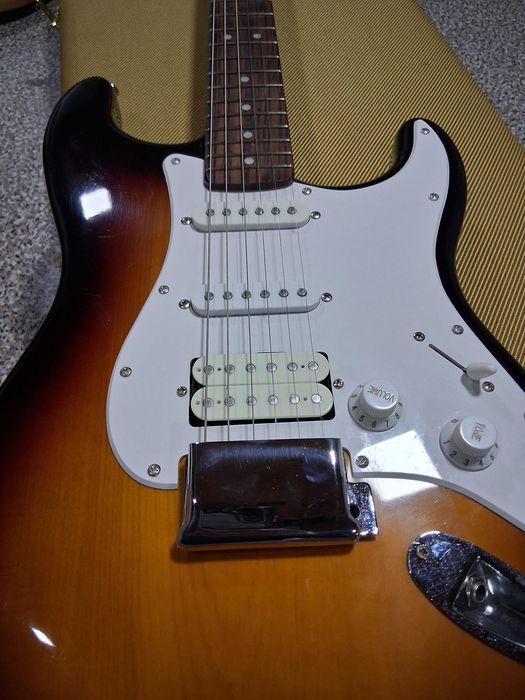 Guitarra fender strat