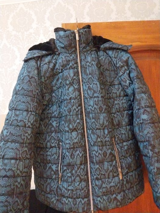 Женская зимняя куртка б/у р-L-550гр