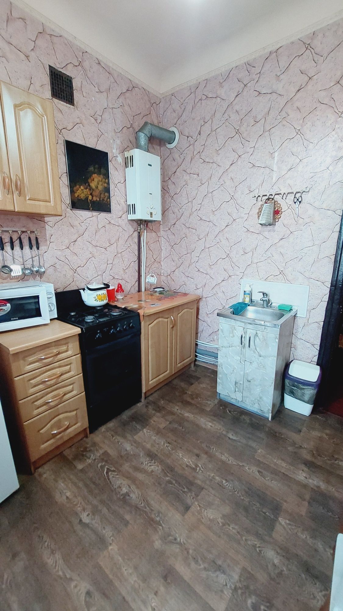 Продам 2-х кімнатну квартиру на пр. Мануйловський 5.