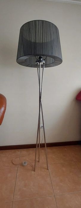 Candeeiro de Pé Cinzento