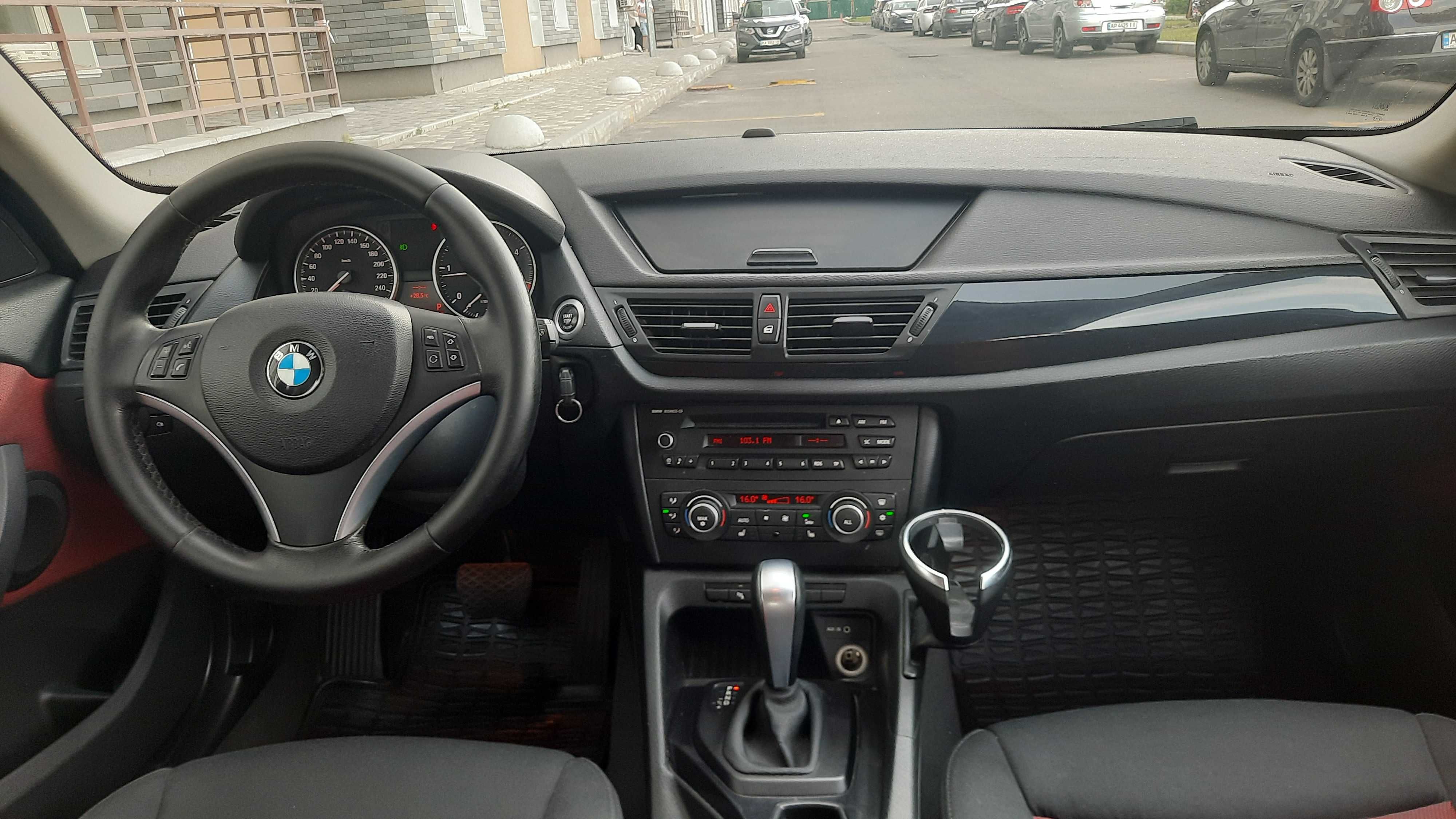 Офіційна BMW X1 2.0d повний привід AWT ,обслужена