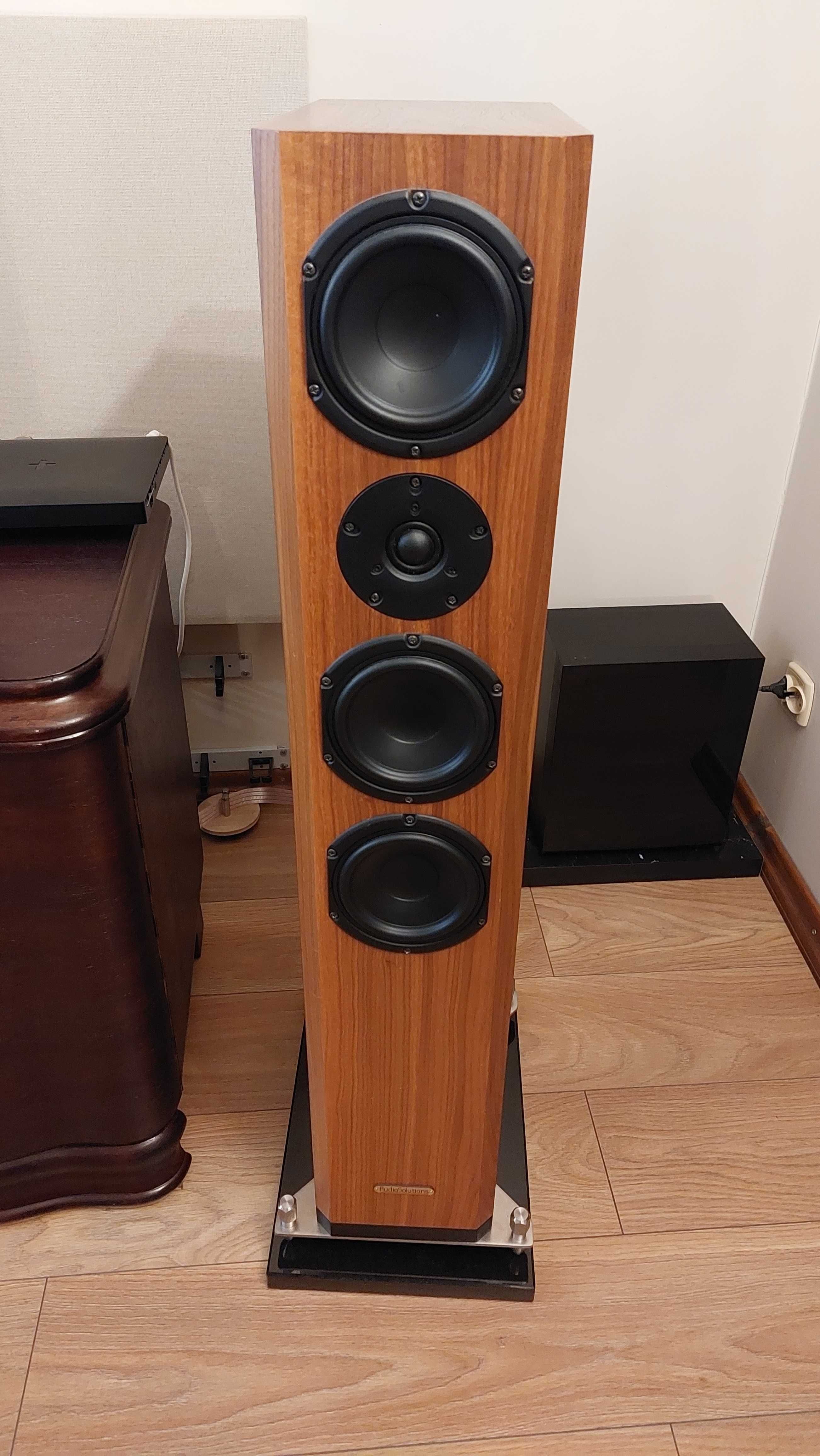 AudioSolutions Euphony 140  trójdrożne kolumny głośnikowe.