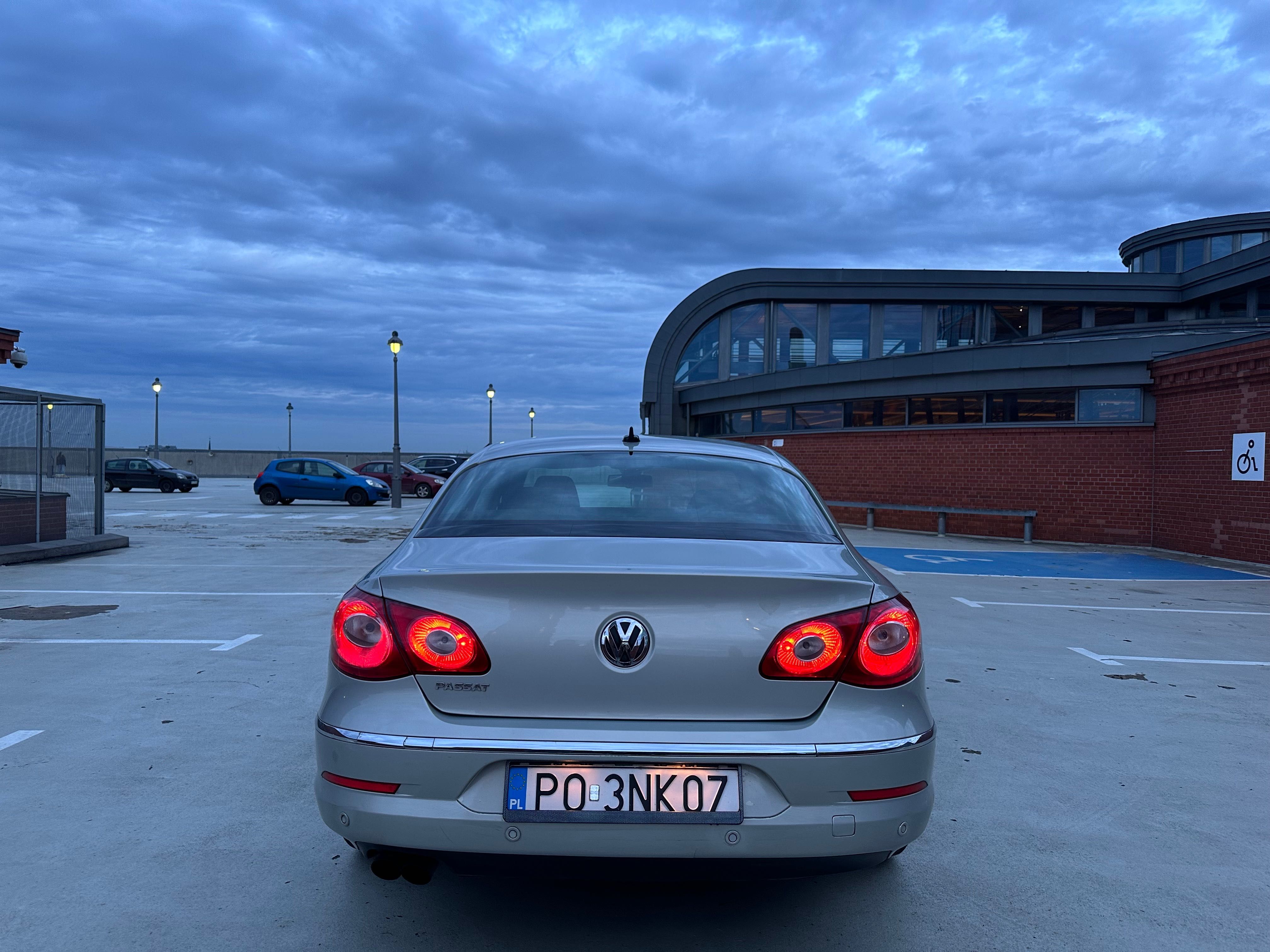 Volkswagen CC bogate WYPOSAŻENIE pojazdu