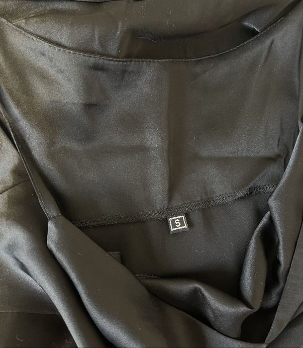 Атласное платье миди