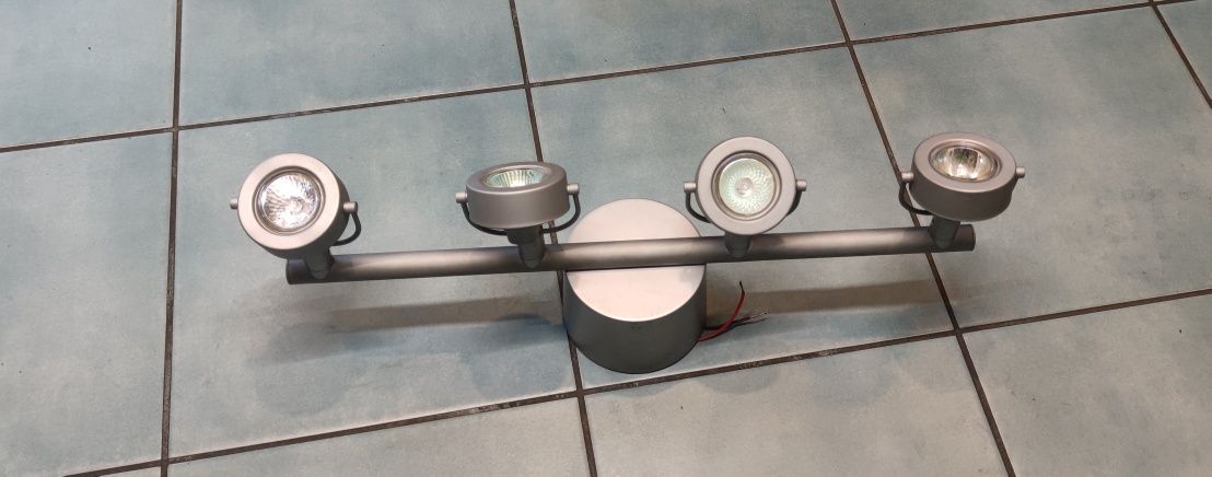 Lampa sufitowa regulowana