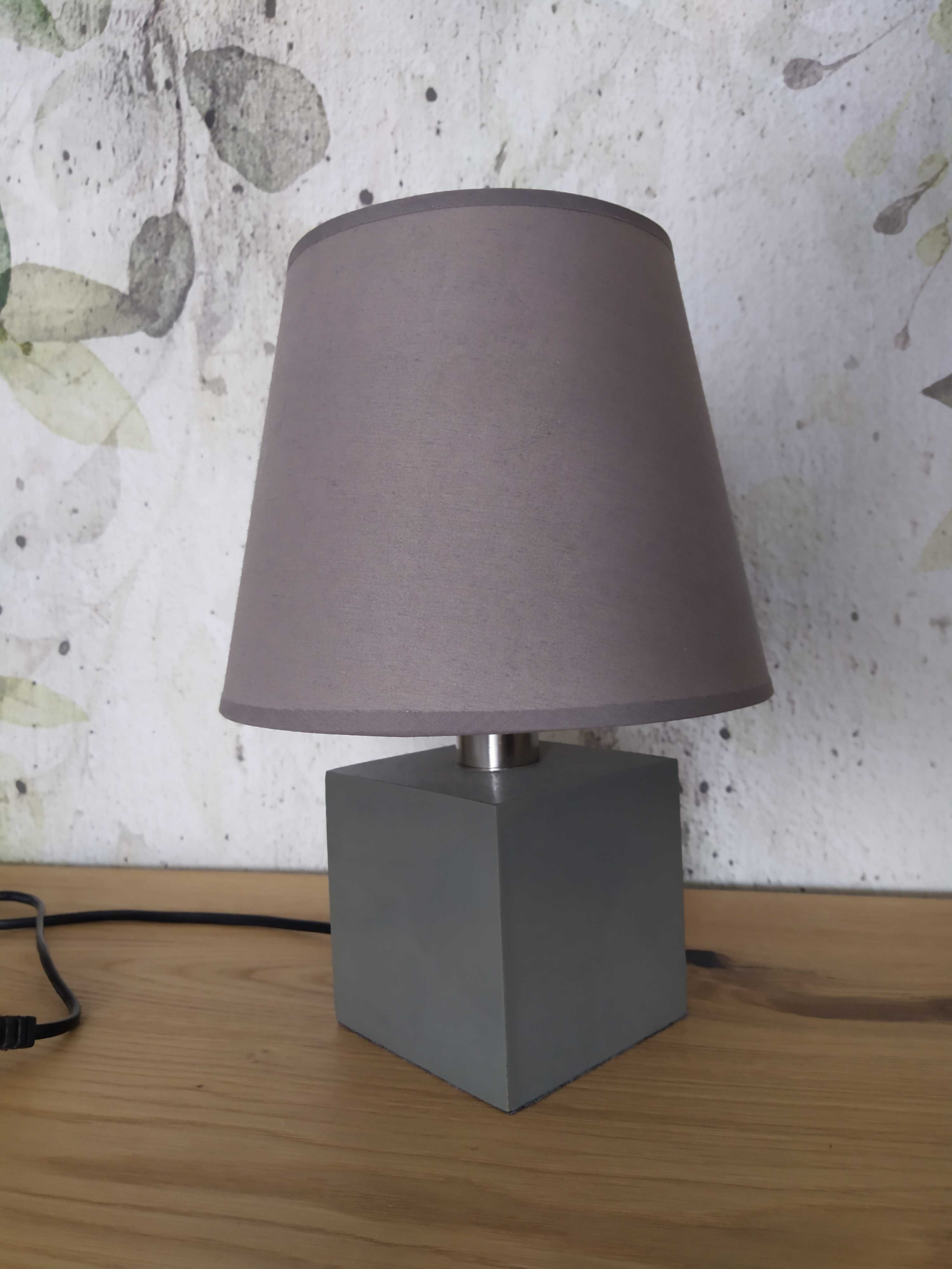 Lampka nocna stołowa ozdobna