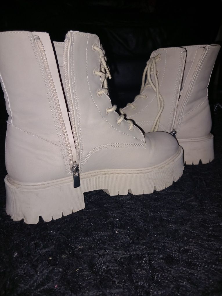 Bota Bershka n 36