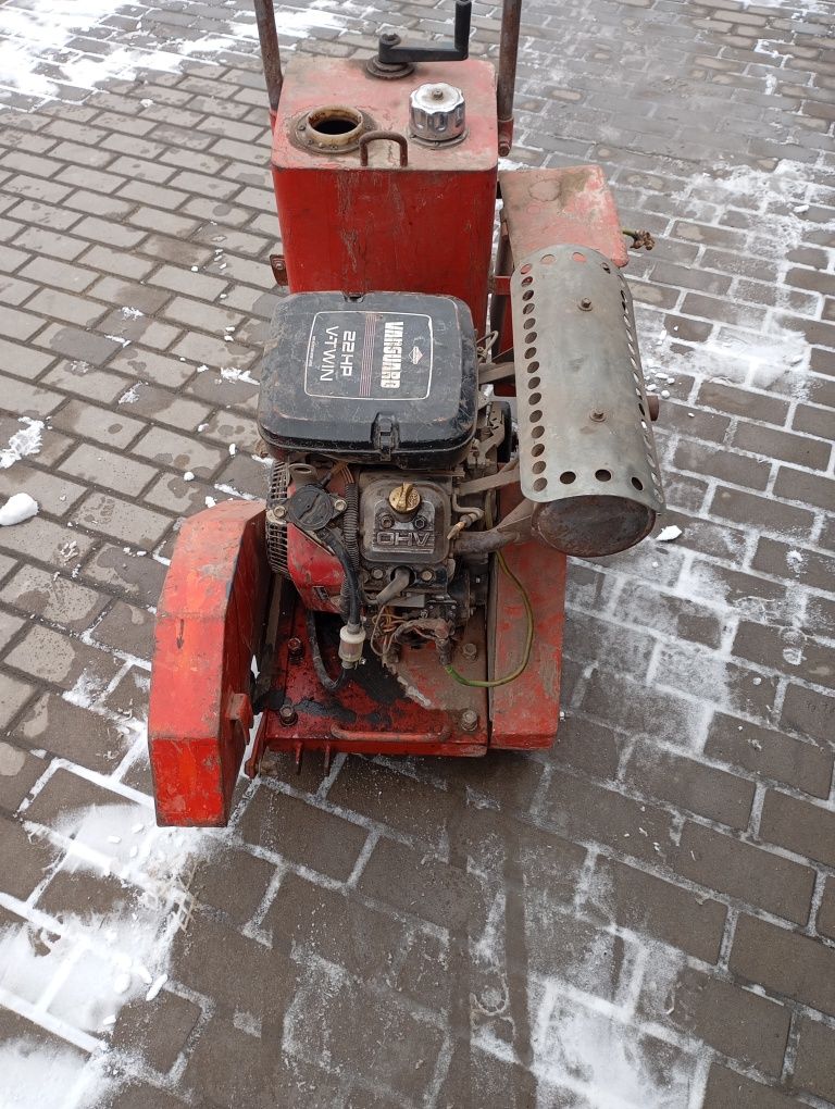 Przecinarka spalinowa do betonu samojezdna vanguard 22 hp b&s
