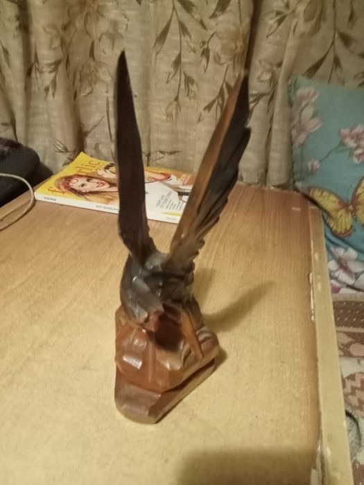 Статуетка орел,из дерева,резьба по дереву