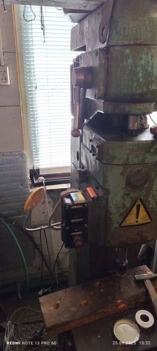 Вертикально -свердлильний верстат 2Б118 в доброму стані