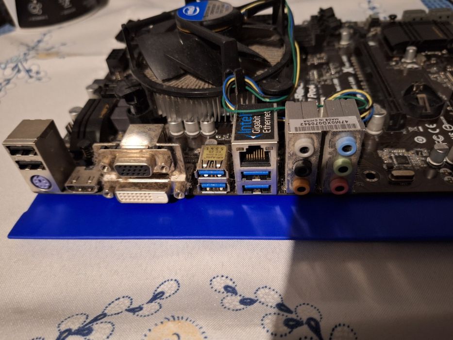 Plyta glowna asrock h87 pro4 z procesorem Intel Xeon e3-1231 oraz chlo