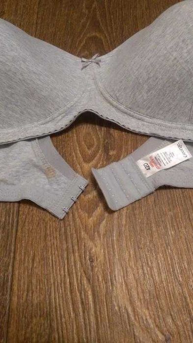 Фирменный бюстгальтер 42d