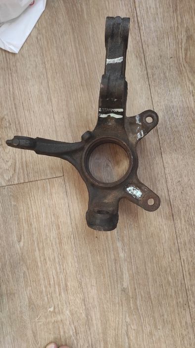 Honda civic 8 4d цапфа, поворотный кулак лев.