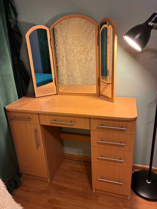 Toaletka w bardzo dobrym stanie