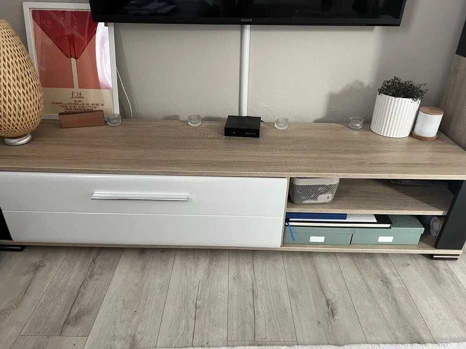 Zestaw mebli do salonu szafka rtv i półki