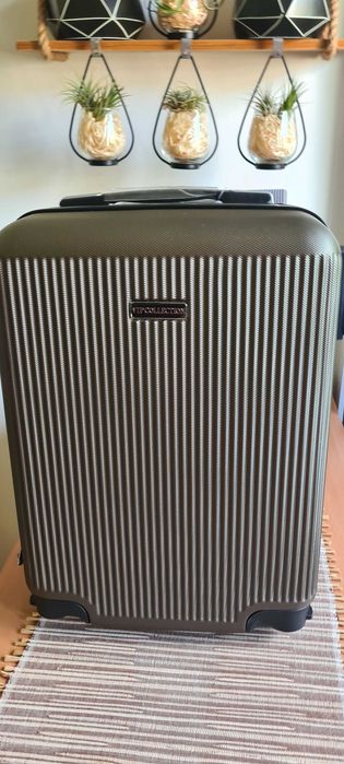 Walizka Extra, piękny kolor, poręczna, praktyczna.