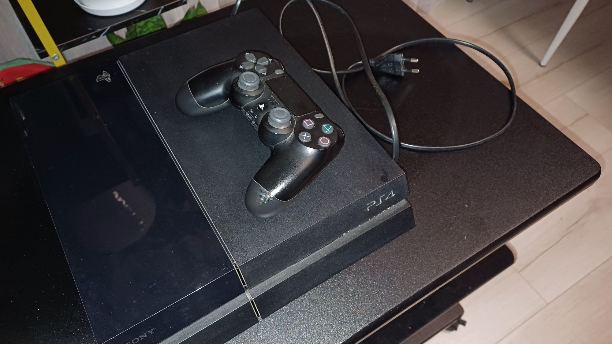 Konsola PS4 - Play Station 4 + Pad