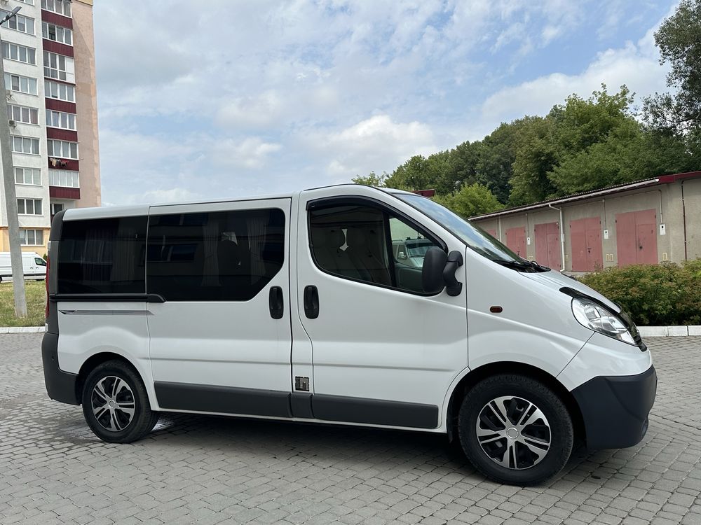 Опель Віваро 2.0TDI
