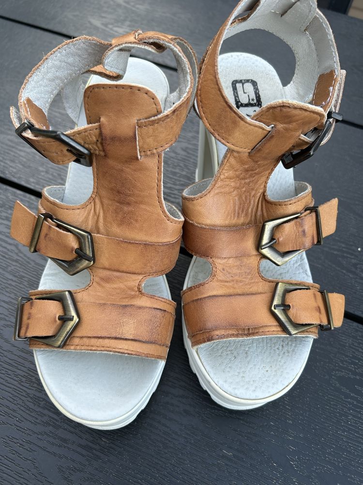 Sandalias em pele com plataforma SEASIDE 38