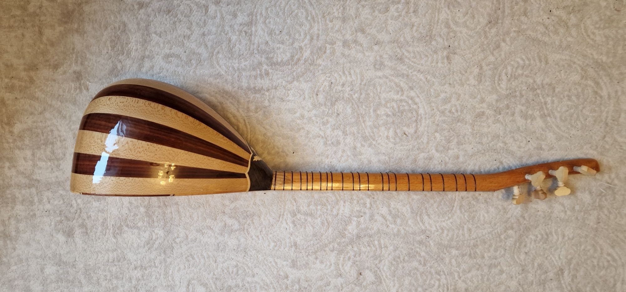 Turecki instrument strunowy Baglama