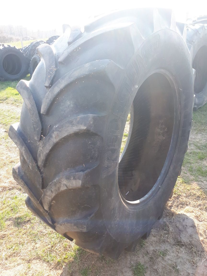 Opona opony VREDESTEIN TRAXION + 580/70 R - 38 (520/85) 20.8 38 RADIAL