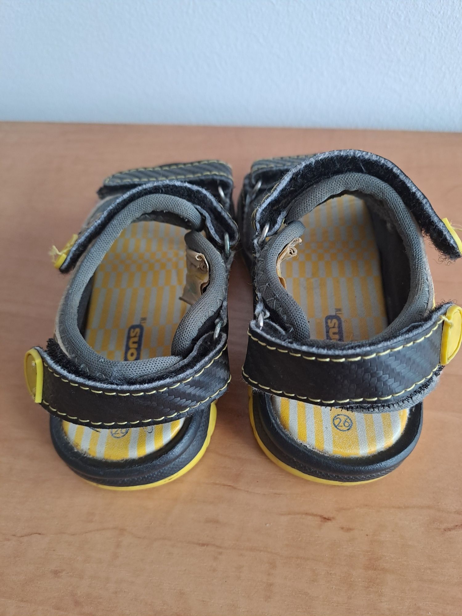 Sandałki dziecięce minionki rozmiar 26