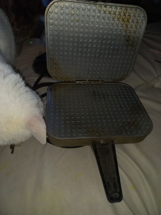 Вафельница электрическая СССР, прочная, идеально  печет