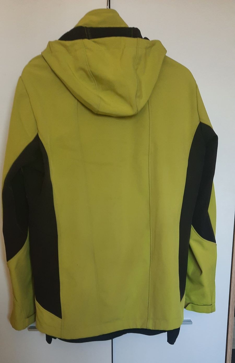 Kurtka softshell firmy Brugi.