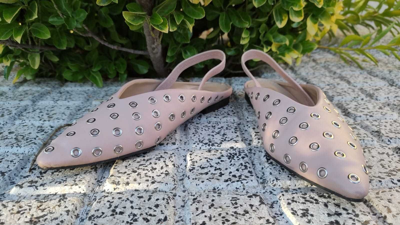 Sapatos Rasos com Ilhós – Conforto e Estilo