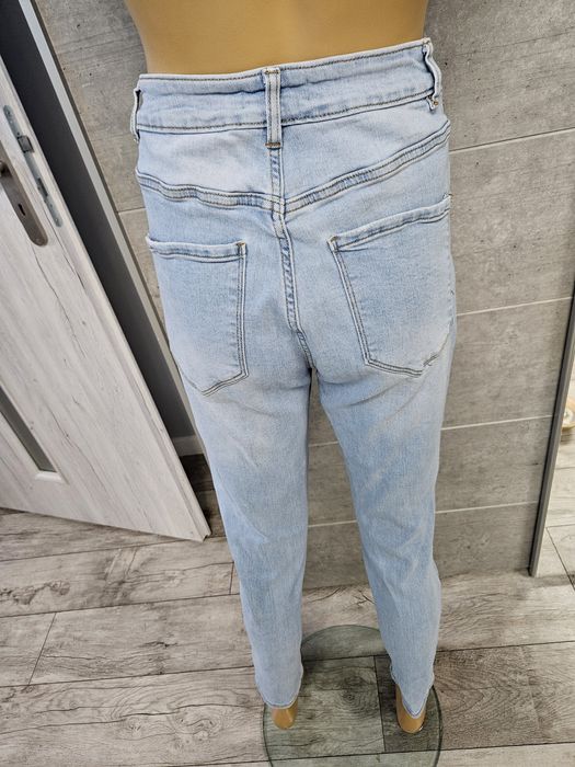 Spodnie jeansowe Mom Fit z cyrkoniowymi sercami  Lauia rozm L