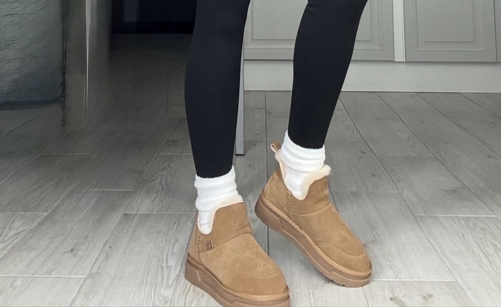 Продам зимові чоботи,угги,нові