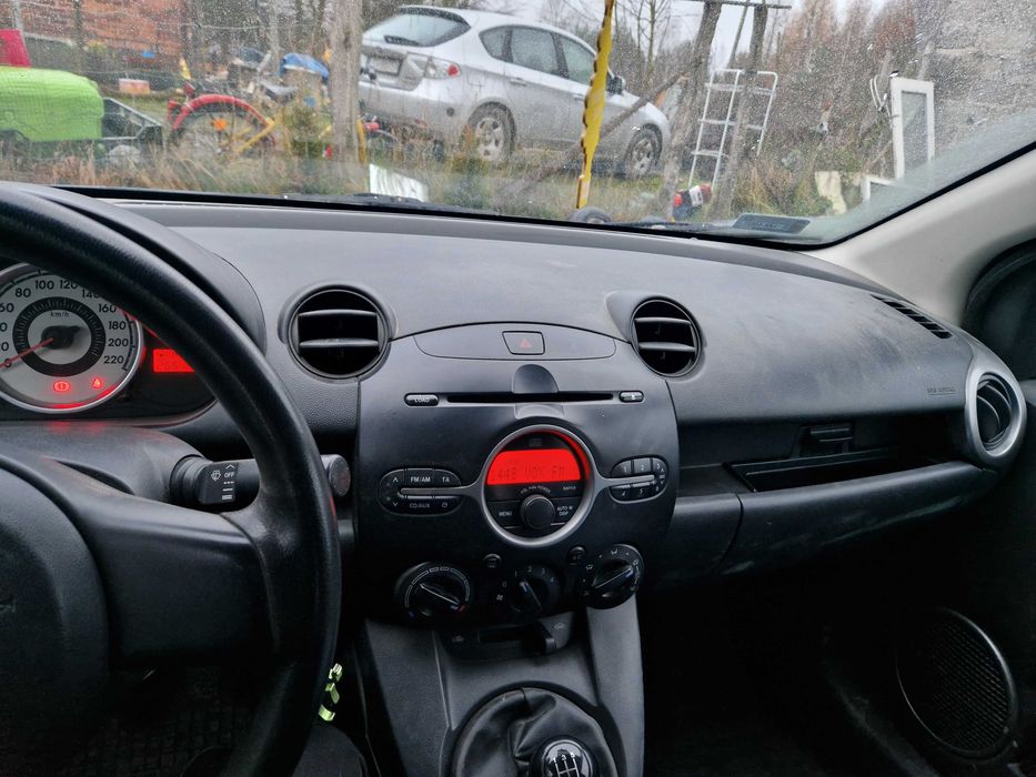 Sprzedam auto Mazda 2 1.4 diesel długie opłaty doinwestowana.