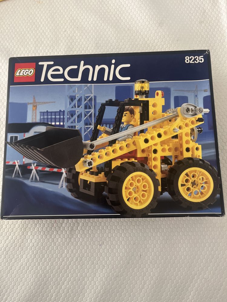 Lego Technic Novo  - Retroescavadora 8235