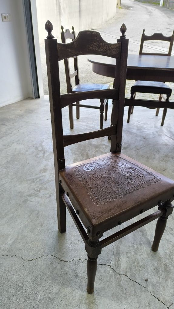 Mesa vintage 140*100 com 4 cadeiras
