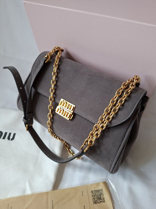 Torebka z naturalnego zamszu.