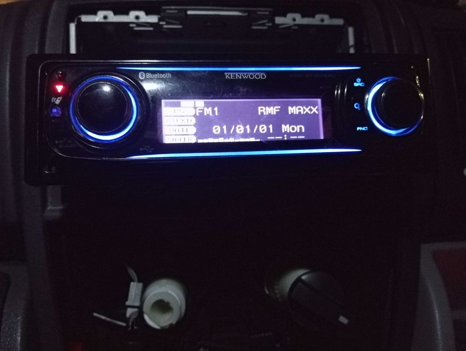 Kenwood KDC-BT8044U CD/USB MP3/WMA/AAC z wbudowanym Bluetooth